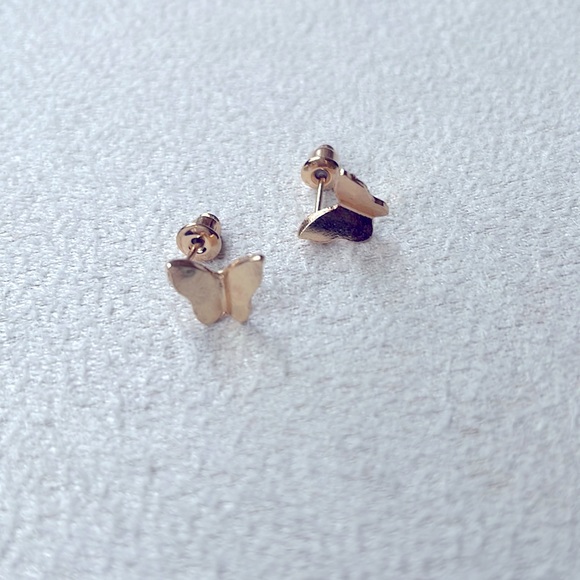 Cute gold butterfly stud earrings - Picture 1 of 4